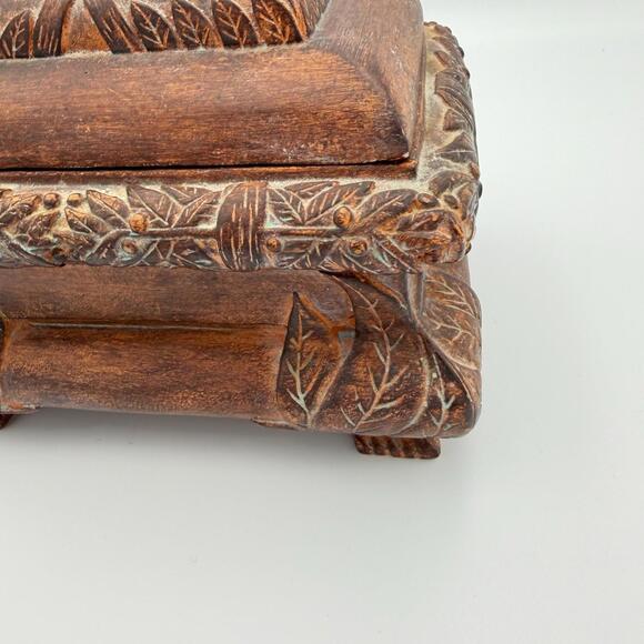 VTG Rectangular Island Motif Themed Trinket Box Embossed Brown Resin Felt Footed - Picture 3 of 9